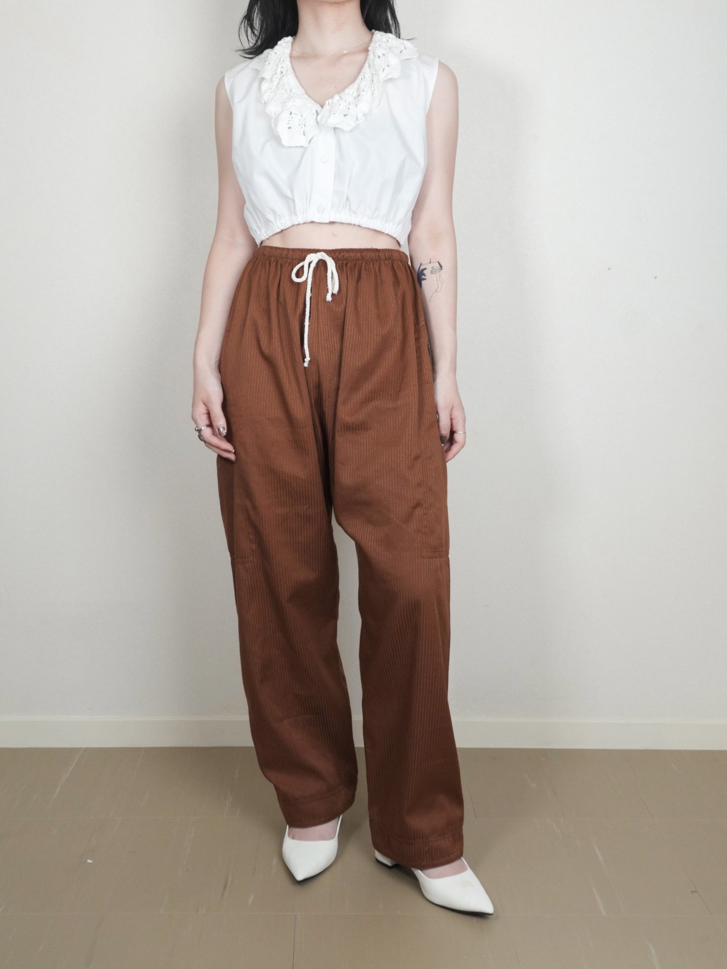 Cropped Lace collar Tops