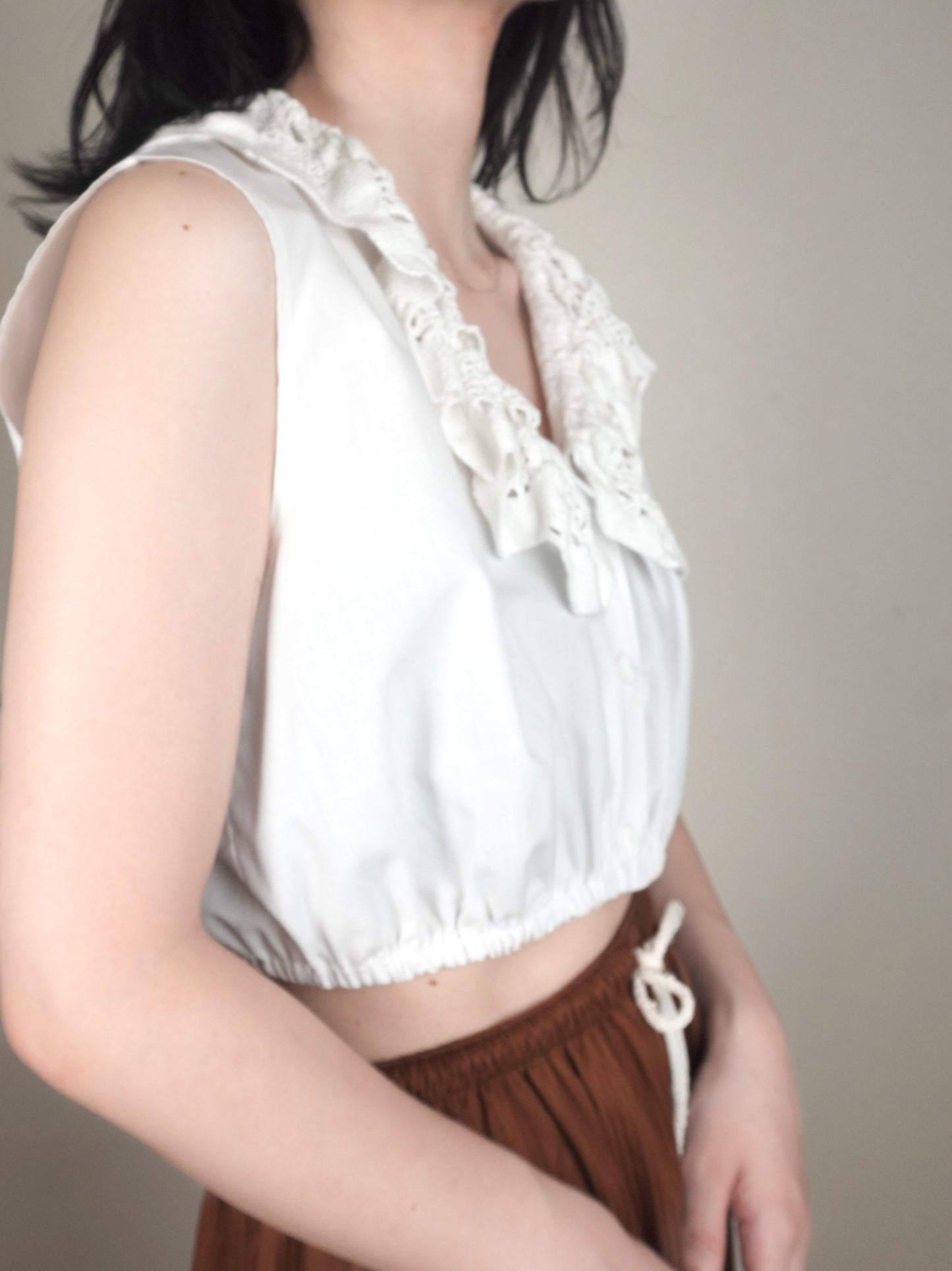 Cropped Lace collar Tops