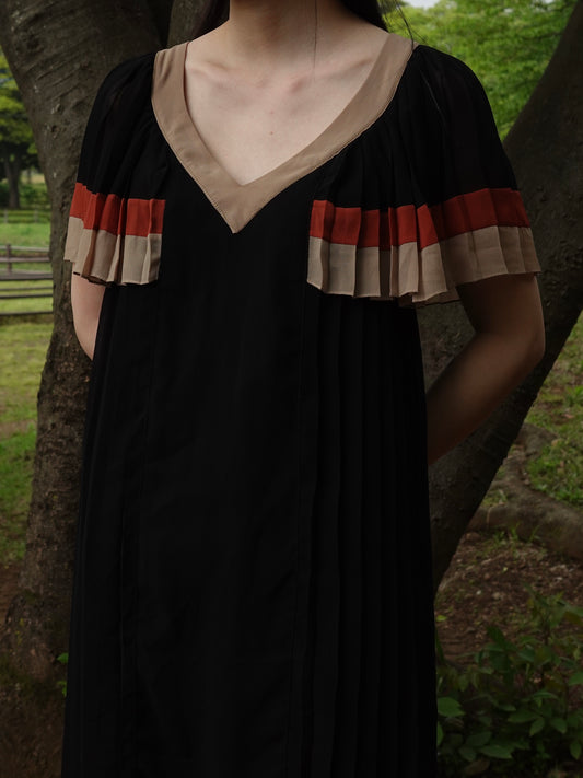Pleats Sleeve Line Onepiece
