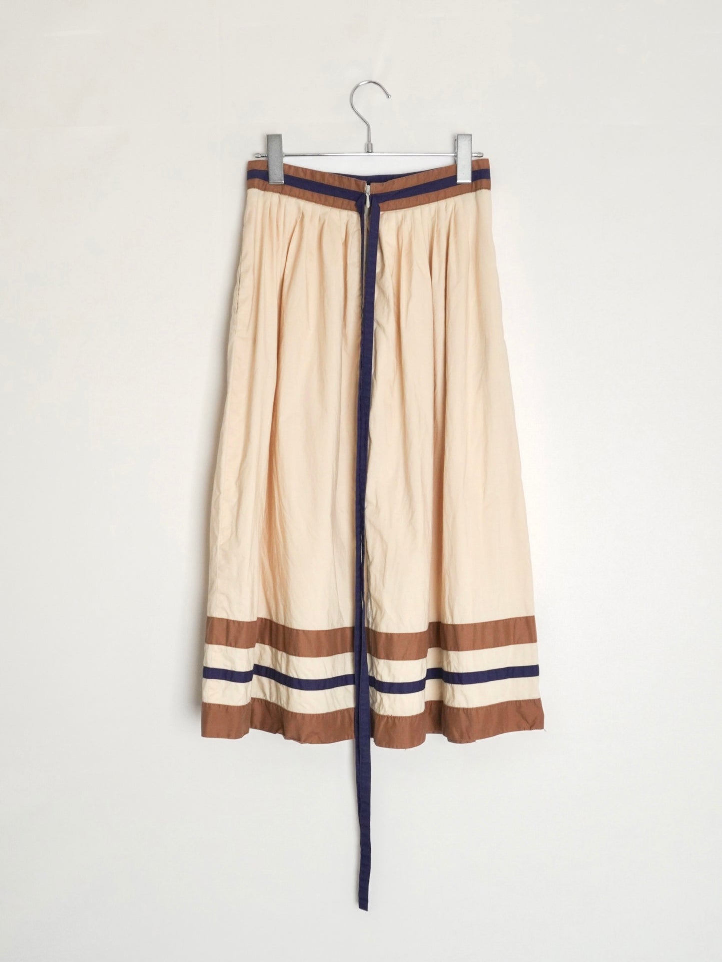 Line Design Flare Skirt