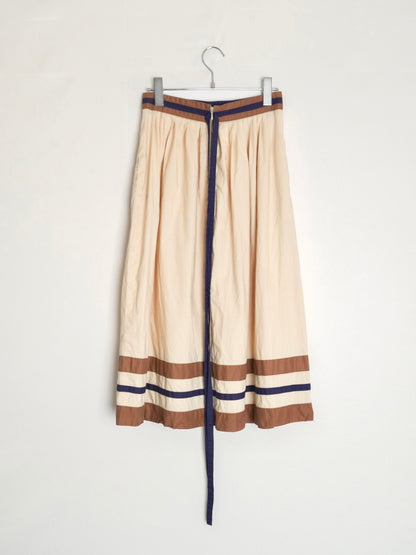 Line Design Flare Skirt