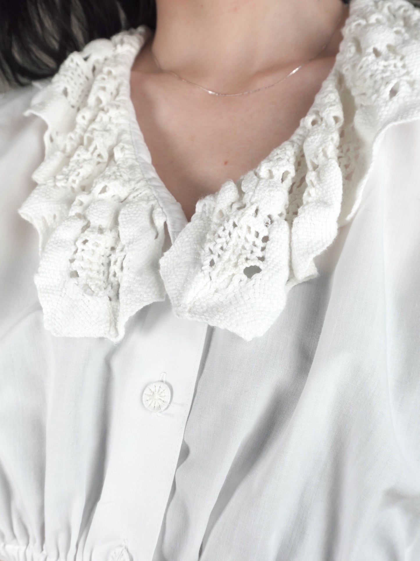 Cropped Lace collar Tops