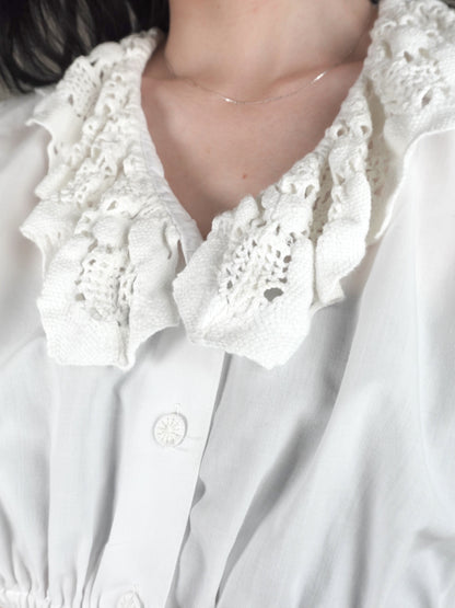 Cropped Lace collar Tops