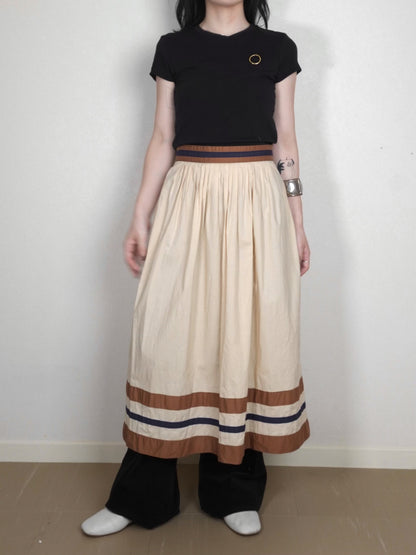 Line Design Flare Skirt