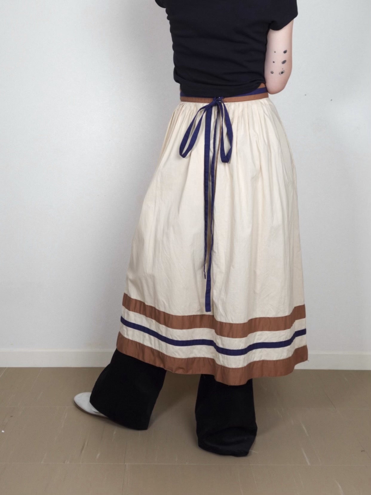 Line Design Flare Skirt