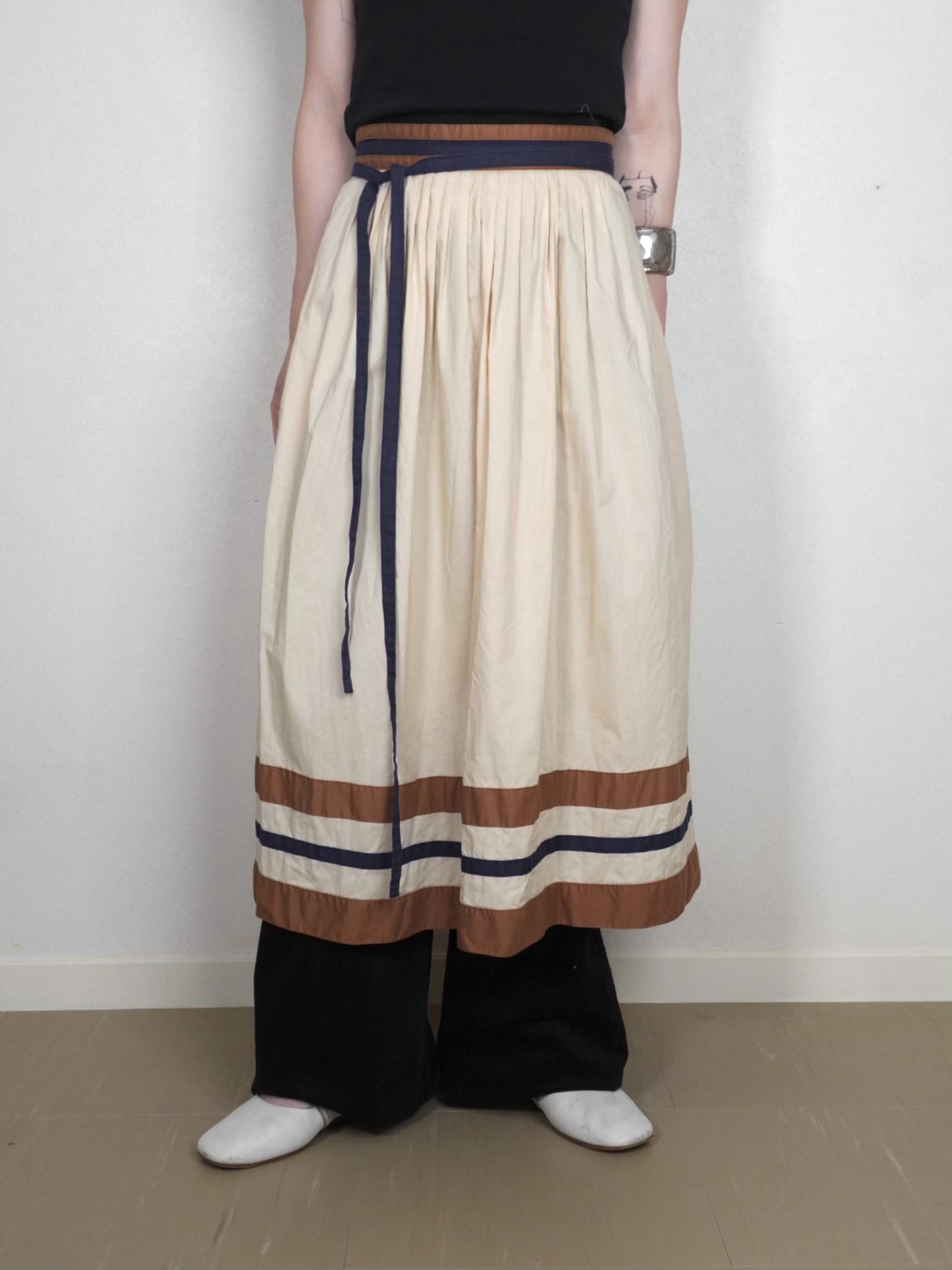 Line Design Flare Skirt