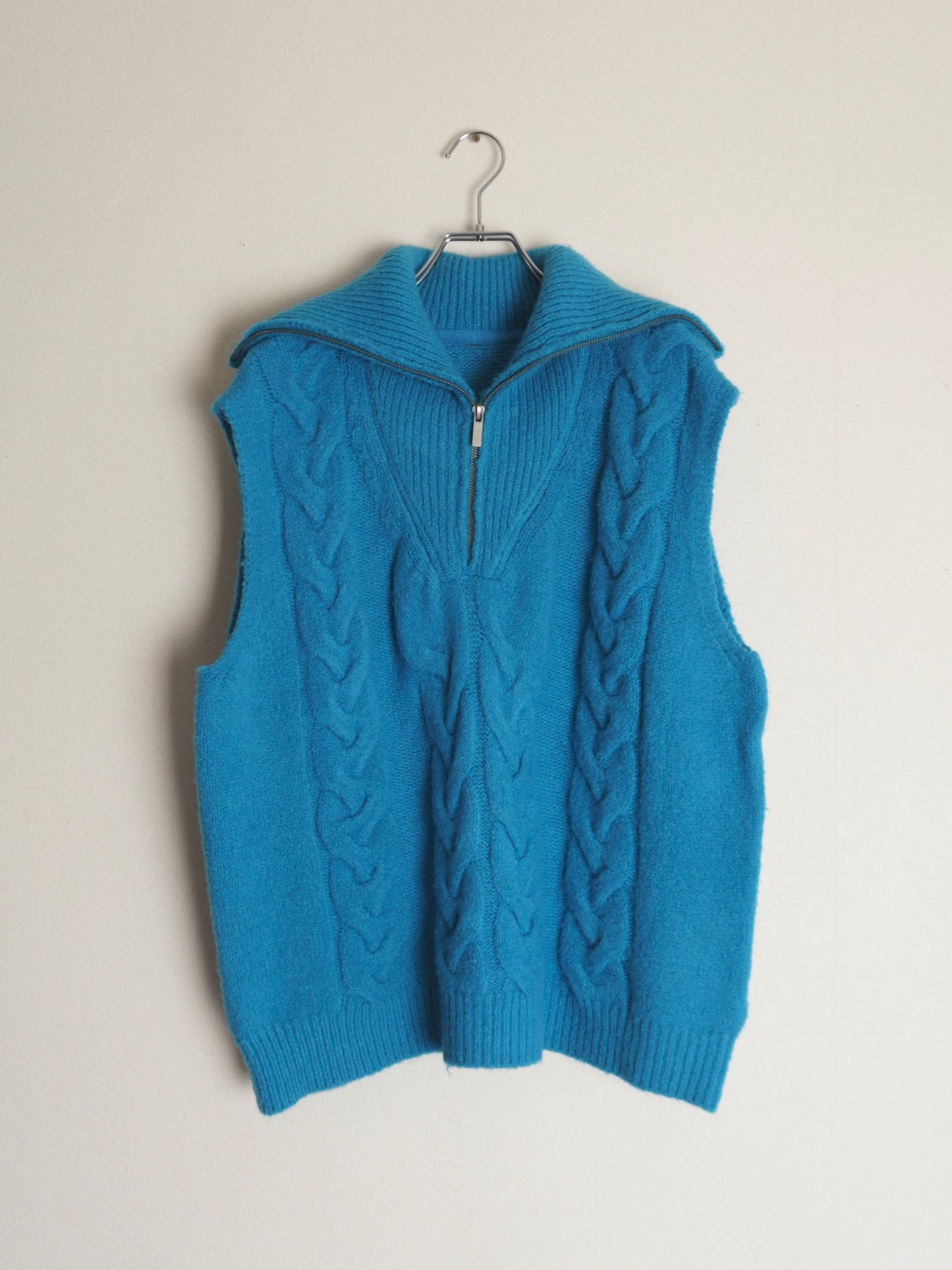 Zipup Knit Vest