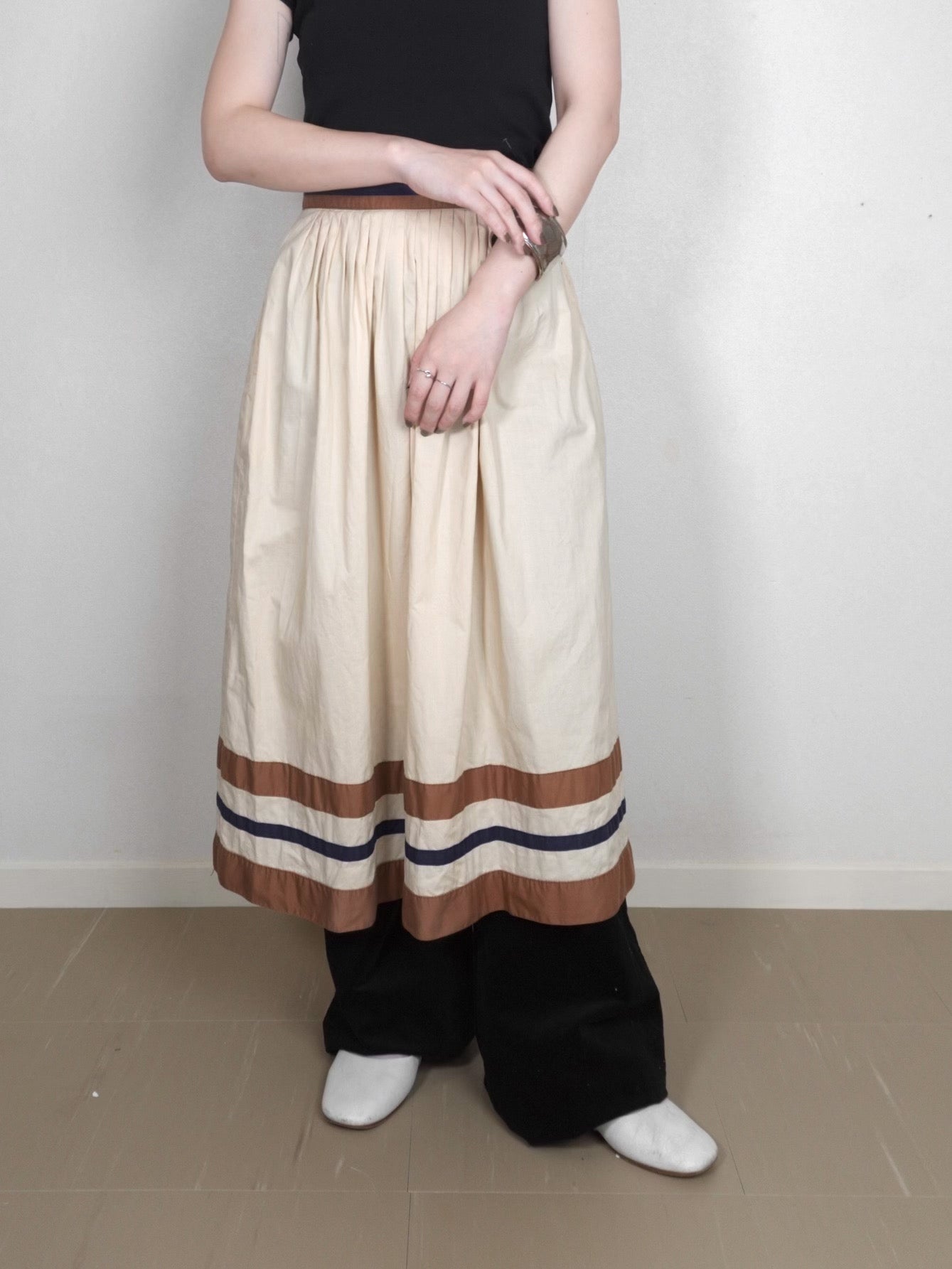 Line Design Flare Skirt