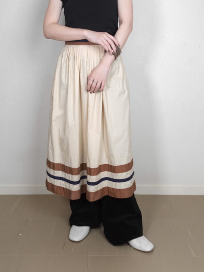 Line Design Flare Skirt