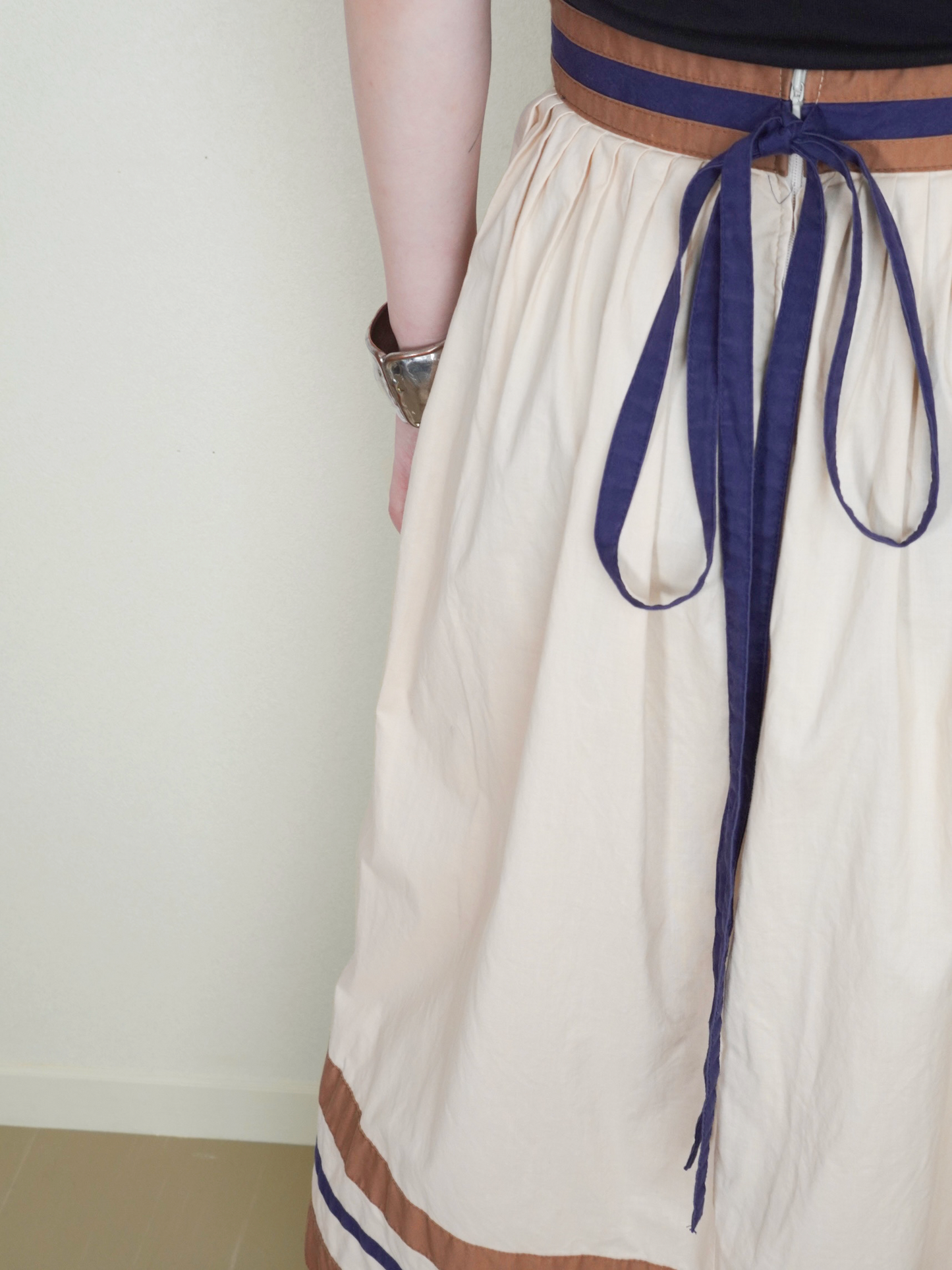 Line Design Flare Skirt