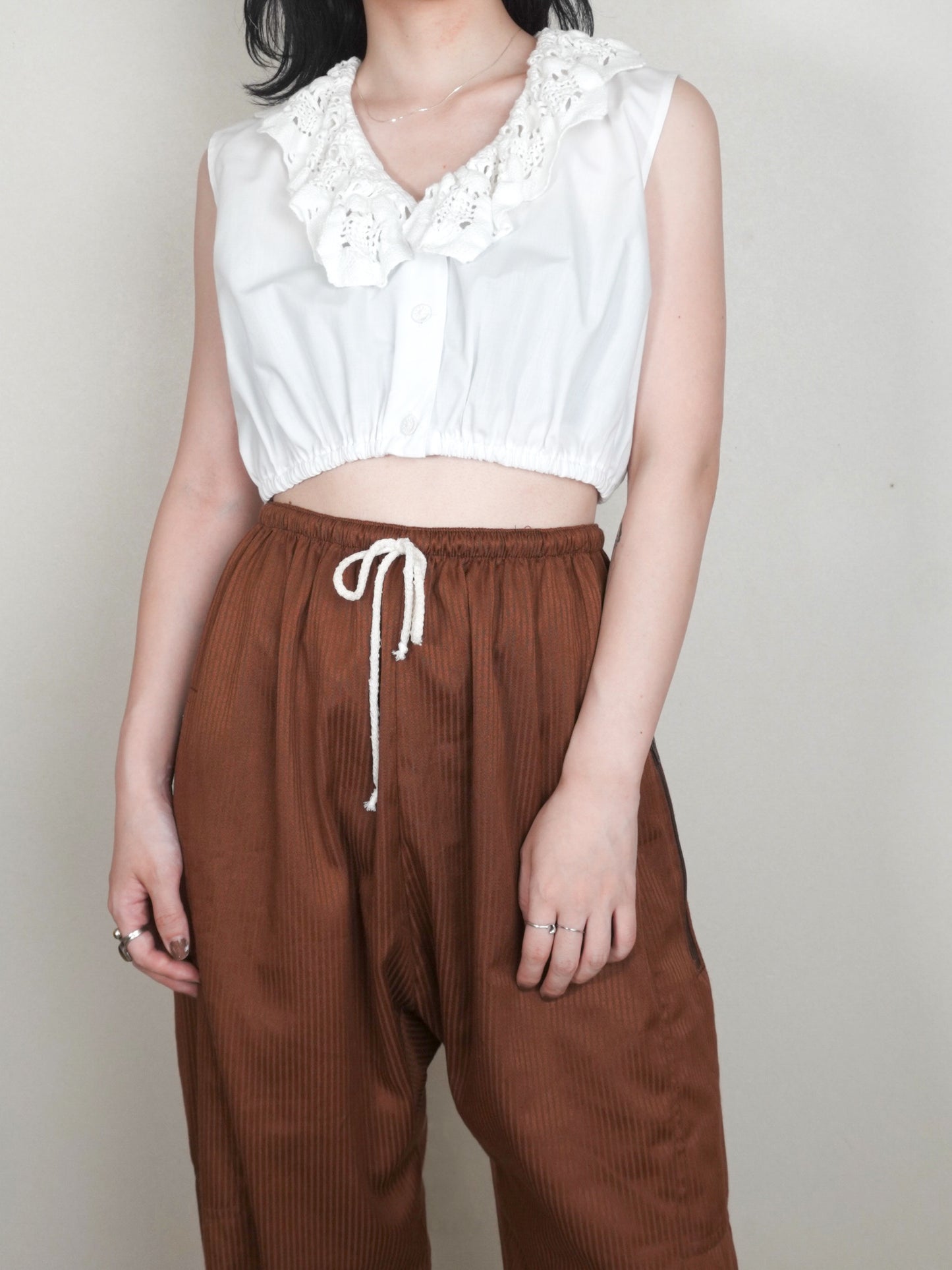 Cropped Lace collar Tops