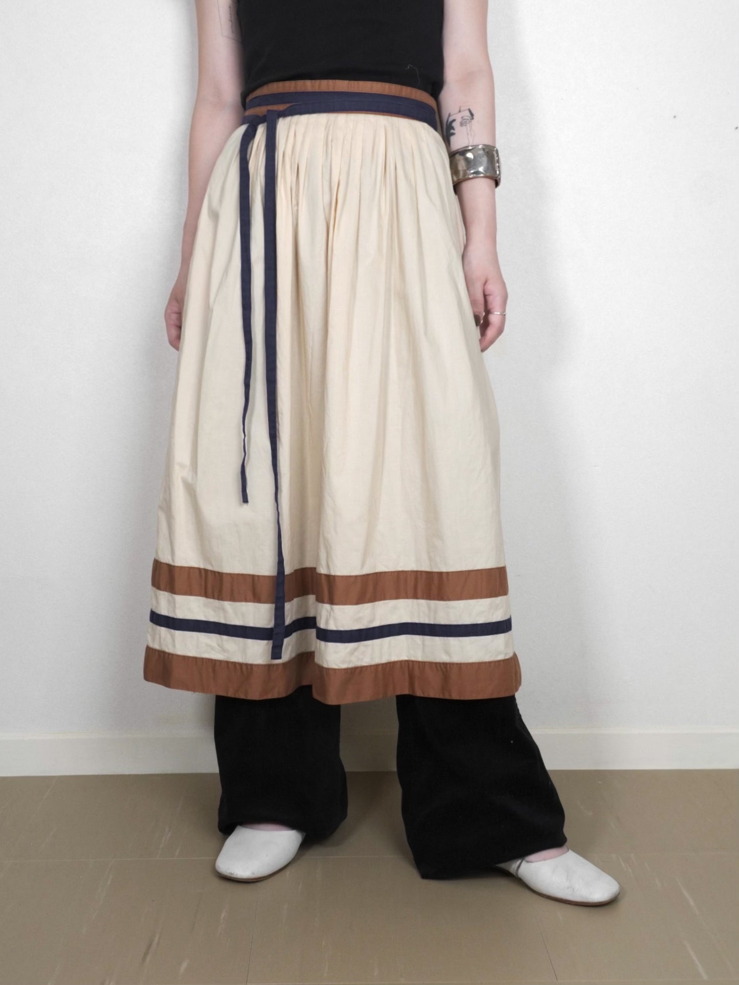 Line Design Flare Skirt